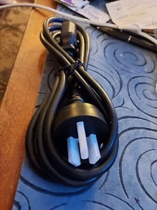 COMPUTER CORD WITH A 3 PRONG END WITH 3 FLAT PINS IN A TRIANGLE - Picture 1 of 8