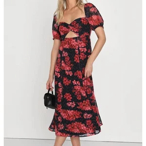 Neu Lulus wirklich charmantes schwarz & rot Blumen Puffärmel Cutout Midikleid Small - Bild 1 von 10