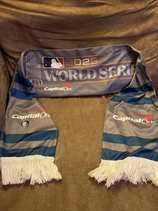 SCIARPA MLB AUTENTICATA 2023 WORLD SERIES DA DBACKS RANGERS GIOCO 3 CHASE FIELD - Foto 1 di 13
