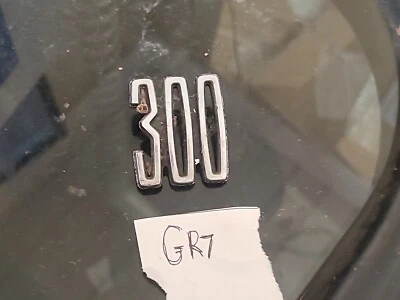 Chrysler 300 1967 emblema de panel de puerta OEM 2787751 Mopar Bin Gr7 Foto 1 de 3