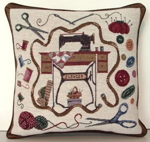 Antigua máquina de coser con suministros, borde de cinta métrica, almohada de tapiz nueva - Imagen 1 de 9