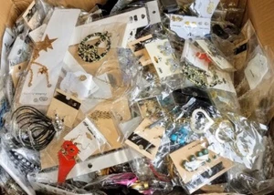 Großhandelsposten 250 Teile Modeschmuck - Bild 1 von 6