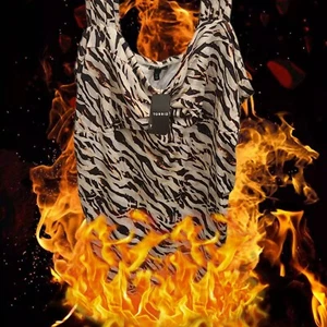 Torrid Studio Knit Sweetheart Twist Crop Top Tank Print Size 2 XL 18 20 - Picture 1 of 10