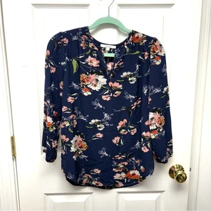 Divertida 2 Divertida Blusa Floral Azul Marino, Dobladillo Redondeado, Cuello Dividido, Nueva Sin Etiquetas, Para Mujer Talla XS - Imagen 1 de 6
