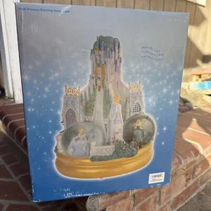 Disney Store Multi Princess Rotating Musical Snow Globe BRAND NEW IN BOX - Picture 1 of 5