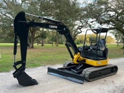 Excavadora John Deere 50D 2012 - pre emisiones diésel - hoja angular Foto 1 de 4