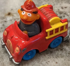 Vintage 1981 Hasbro Muppets Sesame Street Ernie in Fire Truck Die Cast Car - Picture 1 of 6