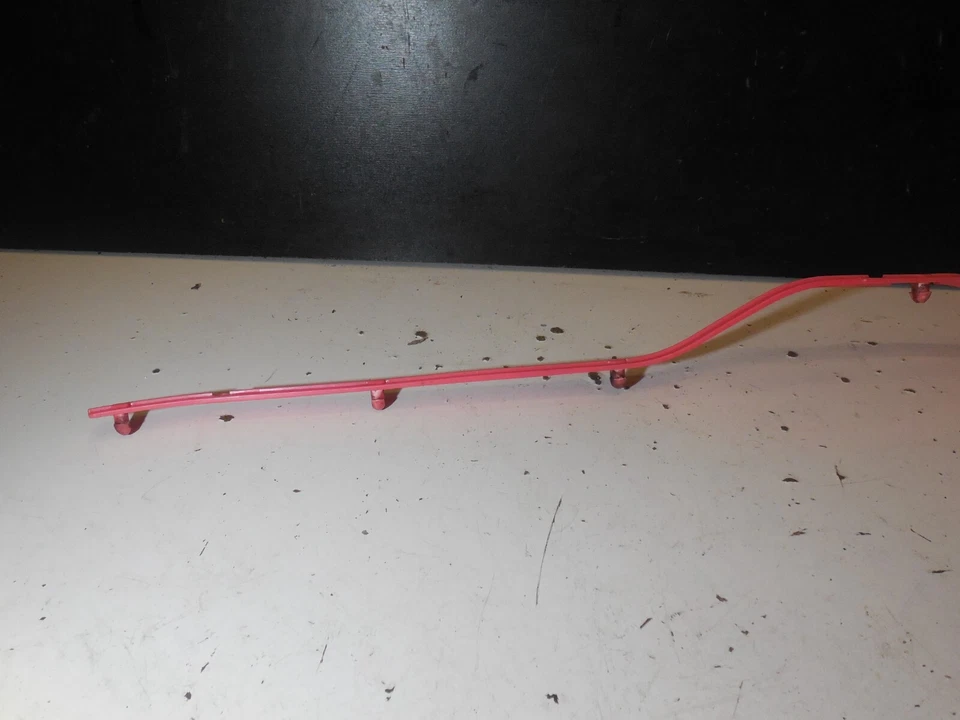 前左门密封塑料导轨红色支撑 02-07 梅赛德斯奔驰 W203 C350 — 第 1/4 张图片