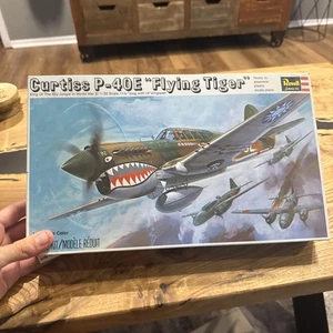 Kit Modelo Avión Revel Curtiss P-40E "Flying Tiger" 1/32 - Imagen 1 de 15