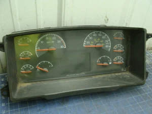 Volvo VNL 21844834-P01 2013 velocímetro cuadro de instrumentos - Imagen 1 de 10