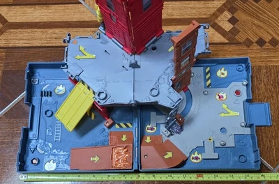 15⅜" Matchbox K6972 Fold & Go Case Pop Up Playset Fire Station Gray 2006 - Image 1 of 4