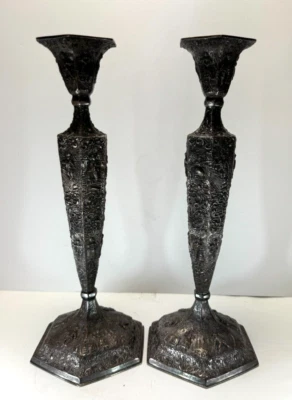 Barbour Intl. de colección Par de candelabros plateados holandeses repousse ornamentados Foto 1 de 4