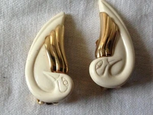 Laurel Burch Earrings Cream Celluloid Plastic Golden Brass Goose Bird Clip On - Picture 1 of 2
