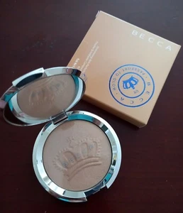 BECCA Shimmering Skin Perfector Collectors Edition Compact ROYAL GLOW 7g New - Picture 1 of 3