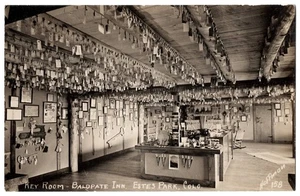 1940er Estes Park, Colorado - ECHTFOTO Schlüsselzimmer Interieur im Baldpate Inn - Bild 1 von 2