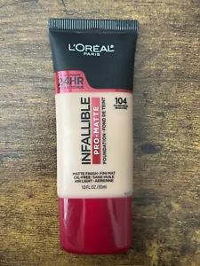 L'Oreal Paris Infallible Pro fondotinta liquido opaco 104 beige dorato - Foto 1 di 2