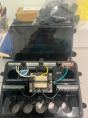 Intermatic PJBX52100 5-Port Comboconnect Junction Box w/ 100W - Image 1 of 2