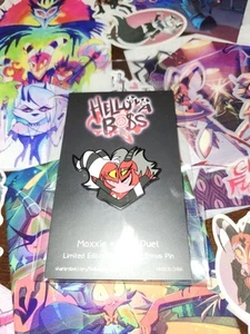 Helluva Boss: Premium Moxxie & Millie Plüsch Vorbestellung Bonus Pin Limited Edition - Bild 1 von 2
