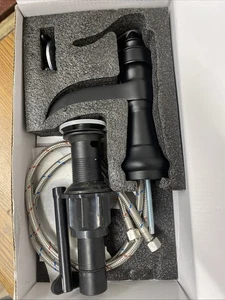 BWE Single Hole Single-Handle Low-Arc Bathroom Faucet in Matte Black - Foto 1 di 2