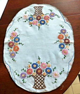 Beau Napperon brodé main ,lin, Ovale 85 cm  x 46 cm - Photo 1/3