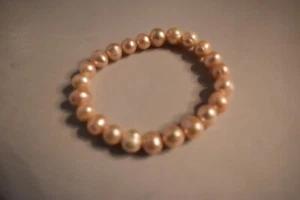 Pretty 9 mm x 8 mm Pink Pearl Stretch Bracelet – New - Picture 1 of 3