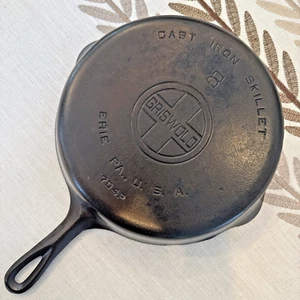 Sartén de hierro fundido Griswold de colección #8 logotipo de bloque grande de EE. UU. 704P caños dobles - Imagen 1 de 23