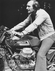 Moto Guzzi V7 Sport 1971 & Mike Hailwood -2- motorcycle photo - Picture 1 of 1