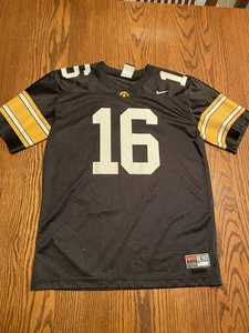 Nike Iowa Hawkeyes Jersey Boys Size Large Black Swoosh Football Youth Kids #16 - Picture 1 of 5