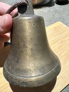 Vintage antike primitive authentische 4" schwere Messing Vieh Kuh Vieh Bauernhof Glocke - Bild 1 von 14