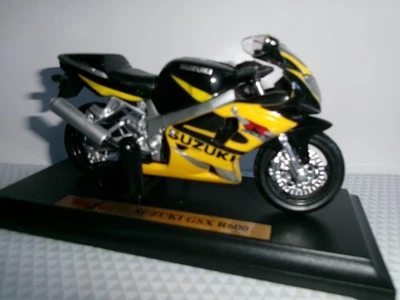 Suzuki GSX R  600  Schwarz Gelb-  1:18  Maisto mit Standplatte - Bild 1 von 2