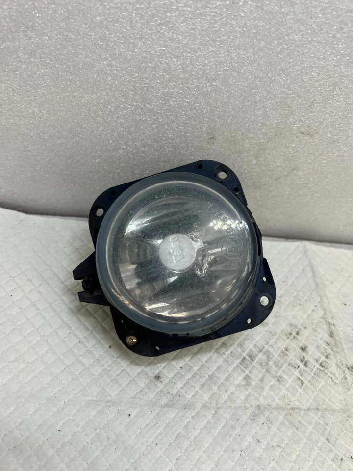 Mitsubishi Eclipse 2002 pasajero derecho luz antiniebla MR563705 OEM (A3-67/1 Foto 1 de 4