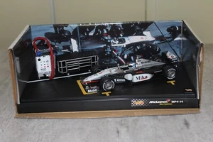 1/24 McLaren Mercedes MP4-14 (1999) - #1 M. Hakkinen - HOT WHEELS - Foto 1 di 5