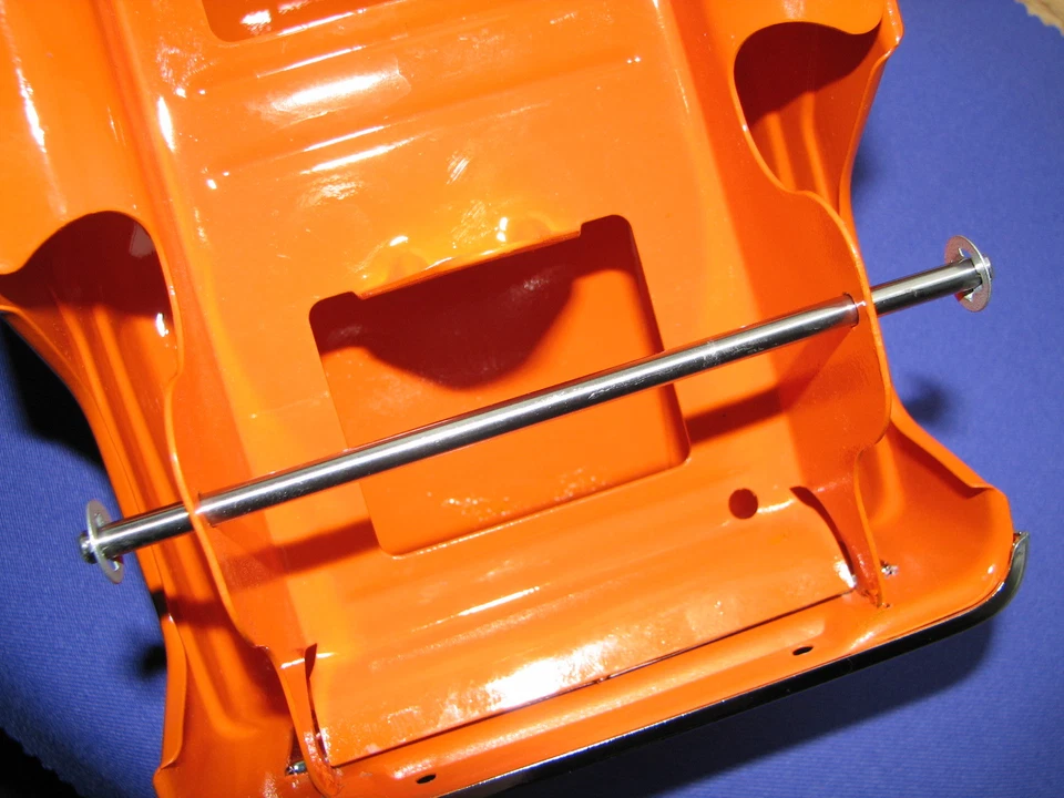 Eje de herrajes de restauración de remolque de camión TONKA con clips Foto 1 de 1