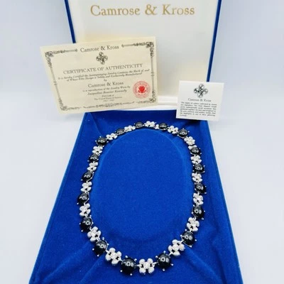 Collar réplica Camrose & Kross Jacqueline Kennedy certificado de autenticidad cristales de cabujón negro Foto 1 de 4
