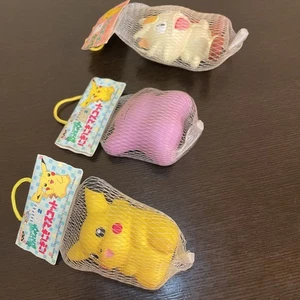 Nigi Nigi Mascota 3 Tipos Pikachu Metamonious Pokemon Figuras Pokemon - Imagen 1 de 10