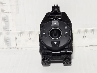 Interruptor de ajuste del espejo retrovisor puerta delantera Hyundai Santa Fe 2013-2018 OEM Foto 1 de 4