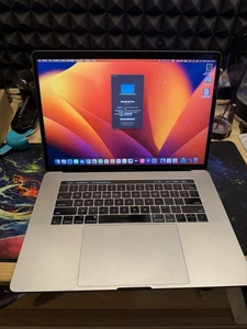 MacBook Pro 15” 2017 Touchbar | Intel i7 2.9GHz | 16GB | 1TB | Radeon Pro 560 | - Zdjęcie 1 z 3