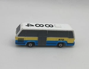 De colección Micro Machines Galoob 1989 City Bus RTD Aeropuerto Centro Amarillo Azul Blanco - Imagen 1 de 6