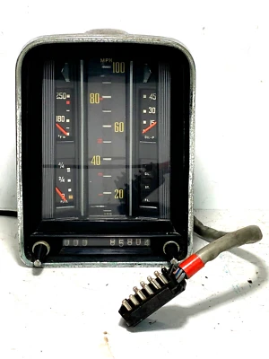 Cuadro de instrumentos velocímetro Mercedes 200D 1965-1968 85 k OEM Foto 1 de 4