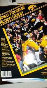 1984 IOWA HAWKEYES FOOTBALL MEDIA GUIDE 94 PAGES Chuck Long Larry Station EXL ! - Picture 1 of 2