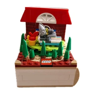 LEGO Little Red Riding Hood TRU Bricktober Set - Picture 1 of 7
