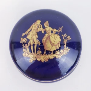Vintage Cobalt Blue Porcelain Trinket Box Lid Gilded Romantic Courting Scene - Bild 1 von 11