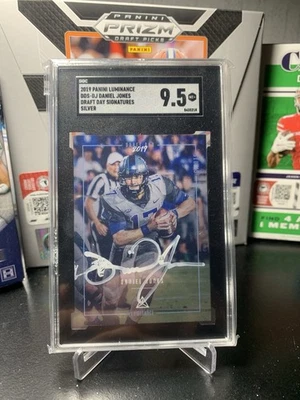 2019 Luminance Football Daniel Jones Draft Day Signatures Silver Auto SGC 9.5 - Image 1 of 2