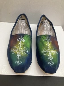 Toms Shoes Custom Painted Navy Blue Green Red Canvas Slip-On Women’s 8.5 - Picture 1 of 8