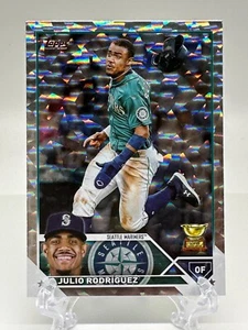 2023 Topps Series 1 Julio Rodriguez Silver Pattern Foil #330 Seattle Mariners - Picture 1 of 2