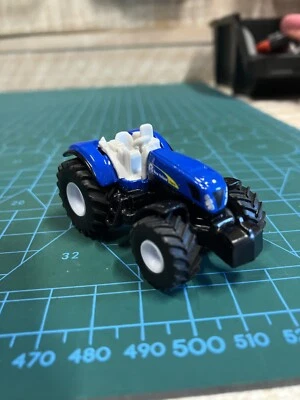 SIKU NEW HOLLAND T8 TRACTOR - Image 1 of 4