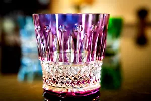 Cristal de Saint Louis Tommy Amatista Corte a Transparente Whisky Antiguo Vaso Firmado - Imagen 1 de 3