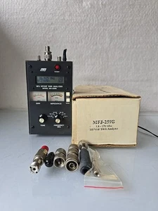 MFJ-259B HF/VHF SWR Antenna Analyzer w/ Box & Adapters - Powers On - AS IS - Zdjęcie 1 z 17