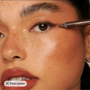 Eyeliner Impermeabile 24 HR Duo Affilabile Prugna e MarroneCome da Visto su Tiktok - Foto 1 di 4