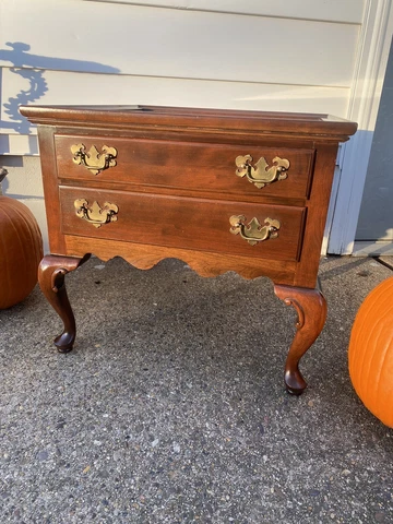 Vintage Ethan Allen Georgian Court End/Side Table/ Nightstand   #11-8201 Fin#225 Cover